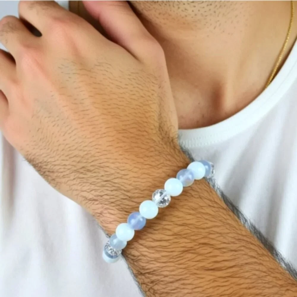 Opaque, crackled white and solid white beaded stretch bracelet. NWT (MJW022)